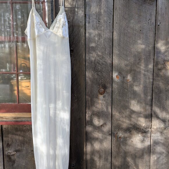 Valerie Stevens Intimates Matching Sheer Nightgown & Robe Pearl Embroidered Sz M - Picture 2 of 15